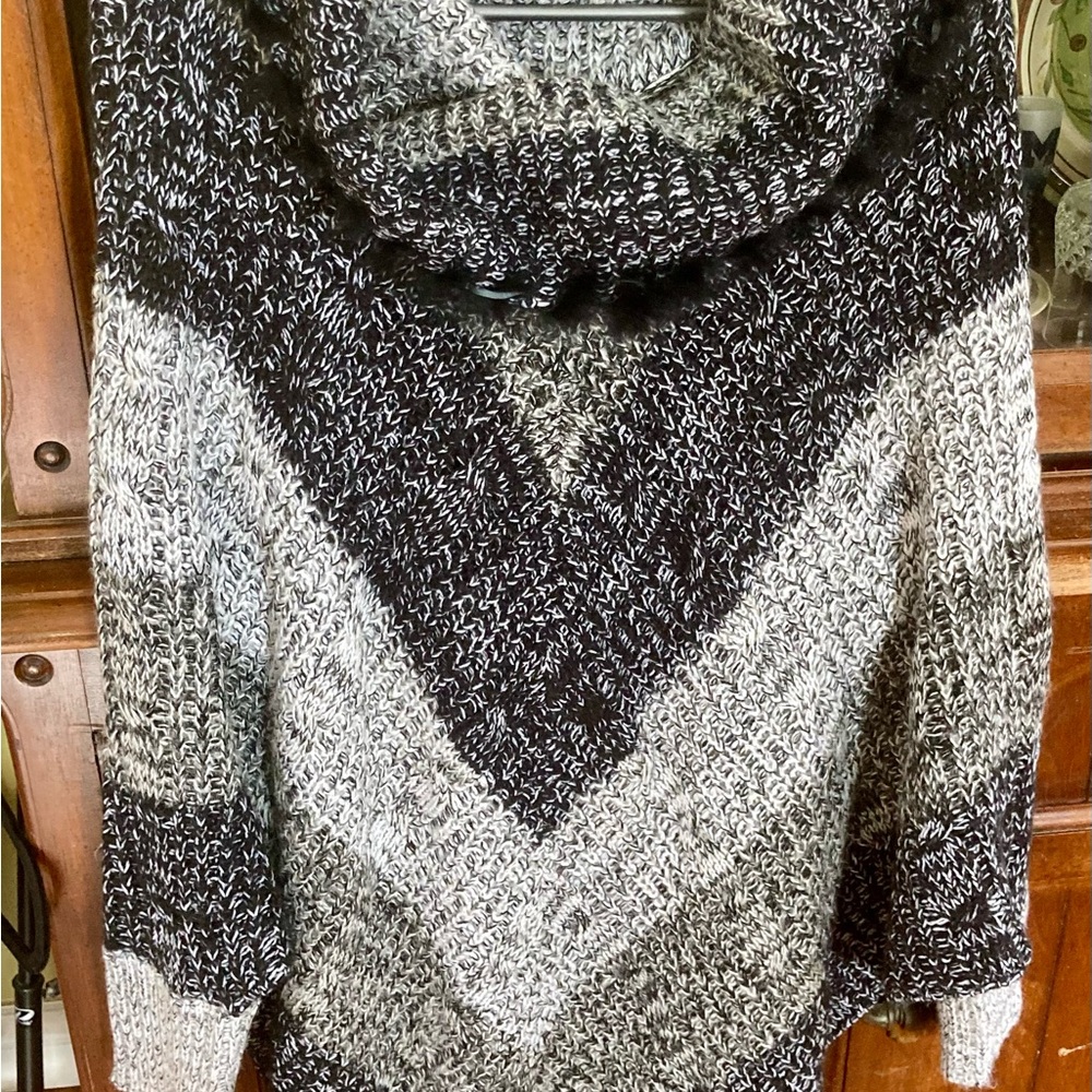 Suzy Shier Black and Gray Fur Trimmed Cowl Neck Sweater Poncho S/M